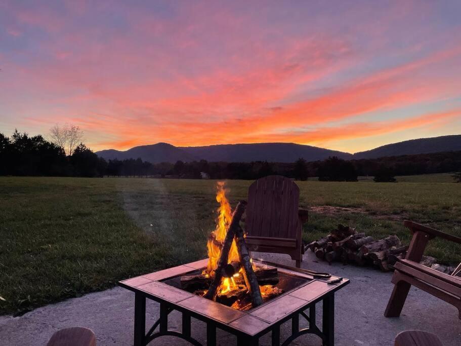 Villa Holly Tree Retreat Located In Beautiful Luray, Va. Extérieur photo